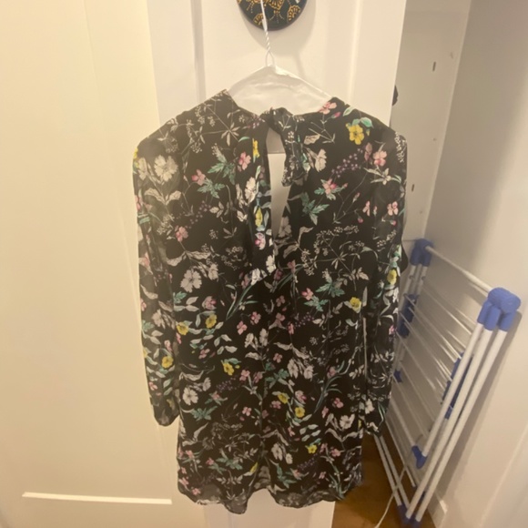 Cute flowery dress BCBG - Picture 2 of 3